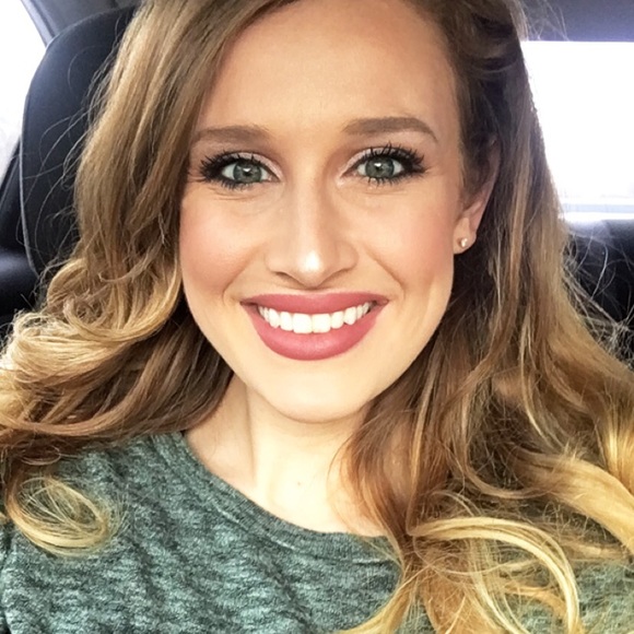 Meet your Posher, Blaire - Picture 2 of 3